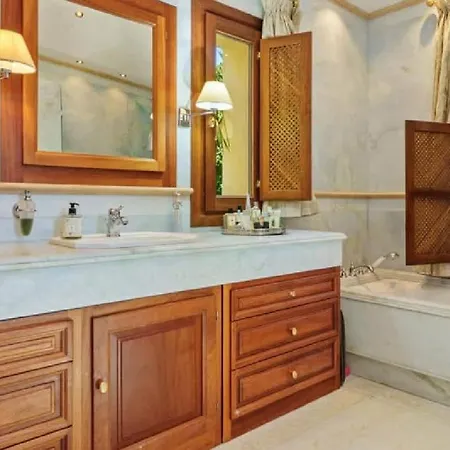 Villa Exquisite Andalusian-style Marbella